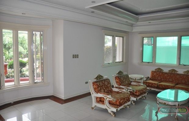 "4 BR with Bath, 3 car garage, pool in Greenhills East"03