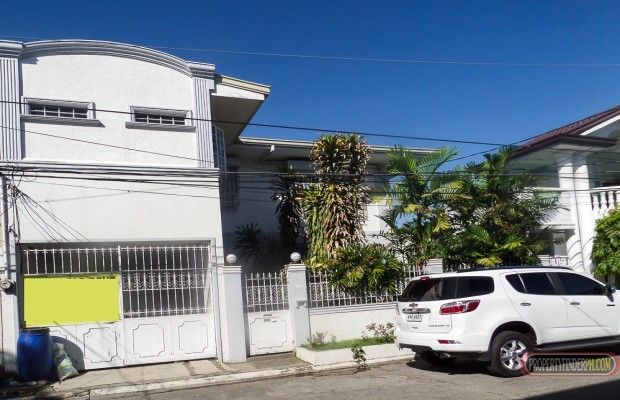 RB37LON: 2 Storey House for Rent in Bf Homes01