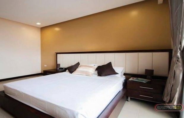 2BR Executive Condo For Rent Furnished with walk-in Closet04