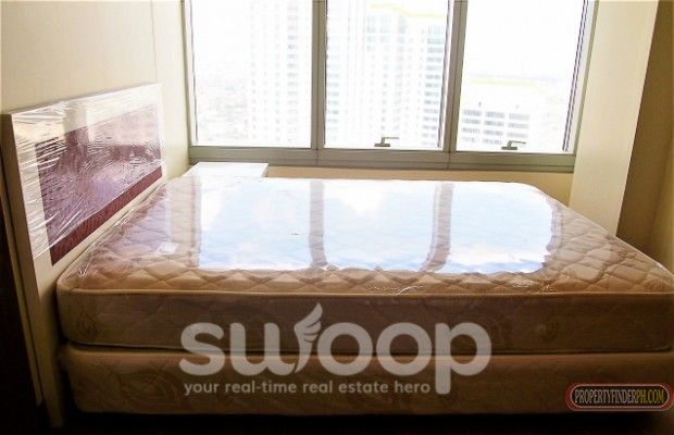 Semi-furnished 1 Bedroom Unit for Rent in One Central Makati04