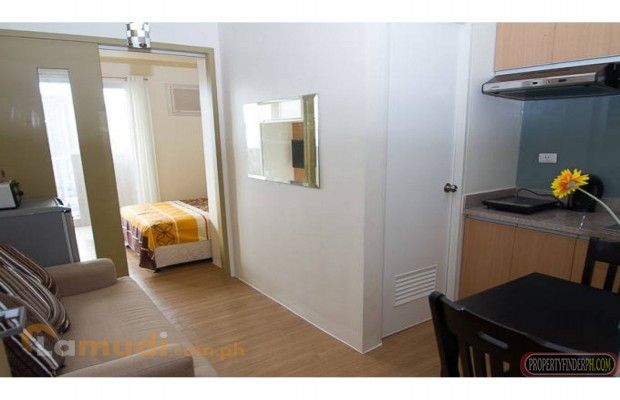"New Fully Furnished 1 BR Condo Unit with Balcony - Chino Roces, Makati"04