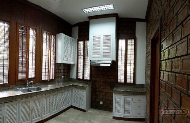 "5 bedrooms with pool and garden for lease, Makati"03