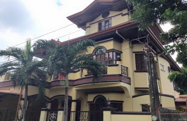 "150smtrs , 4 bedrooms and 4 toilet and bath ,spacious dining ,living r"01
