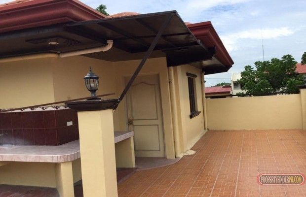 "150smtrs , 4 bedrooms and 4 toilet and bath ,spacious dining ,living r"03