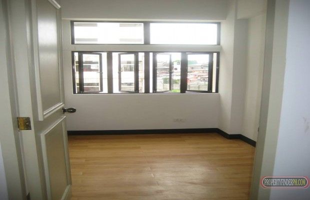 "2-Bedroom flat-type condo unit (30 sqm), with 1 T&amp;B and window gri"04