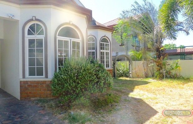 R85AGO : CLASSIC HOUSE FOR RENT IN AYALA ALABANG03