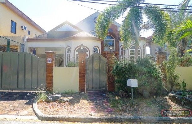 R85AGO : CLASSIC HOUSE FOR RENT IN AYALA ALABANG04