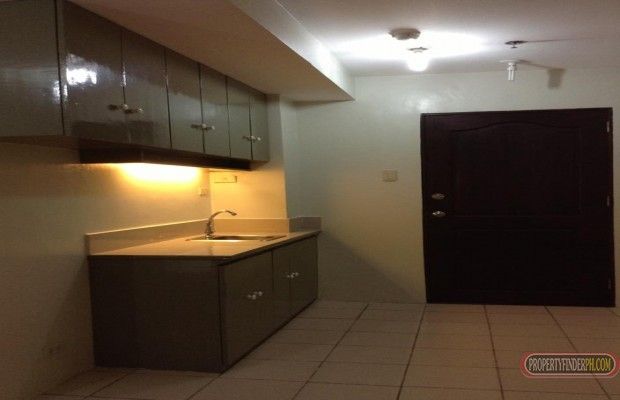 A Studio Unit (Diamond Towers)03