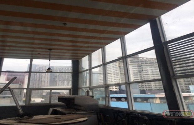 Commercial or office space high ceiling in Makati good for resto or pr04