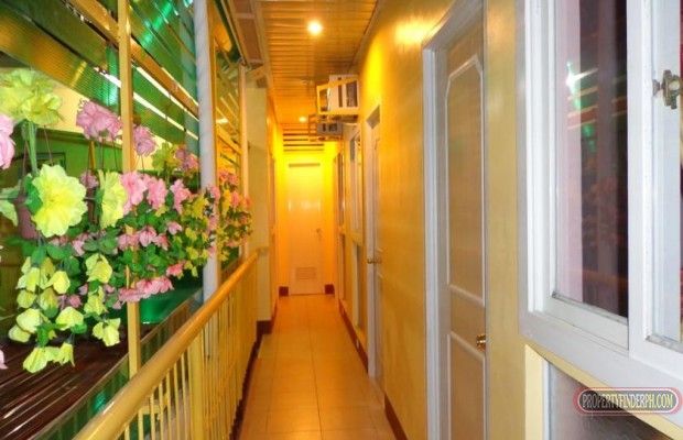 Fully furnished executive rooms with own toilet&amp;bath;.We accept l03