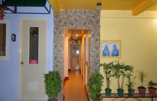 Fully furnished executive rooms with own toilet&amp;bath;.We accept l04