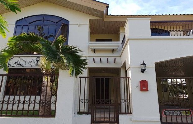 House for rent 4BR in Consolacion with 2 Parking01
