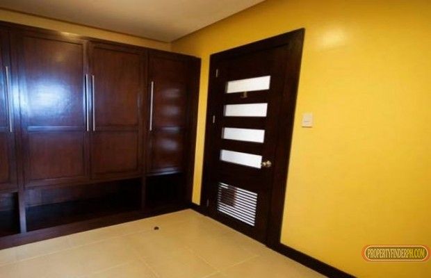 2BR Executive Condo For Rent Furnished with walk-in Closet04