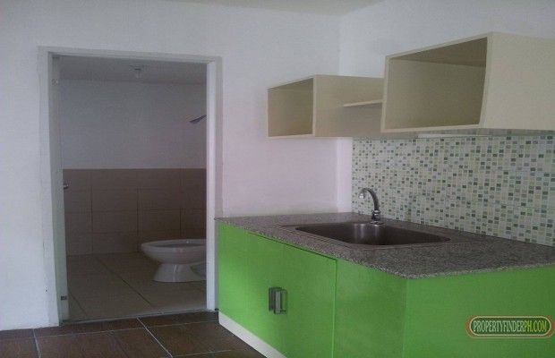 "3 bedrooms, 1 bathroom, garden and a parking area."03