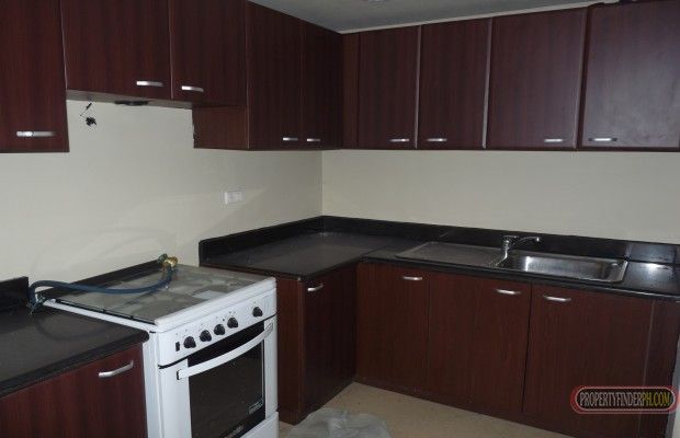 "Pent house,6th floor. Bi-level, Living room, kitchen, 3 bedrooms, 4 ba"03