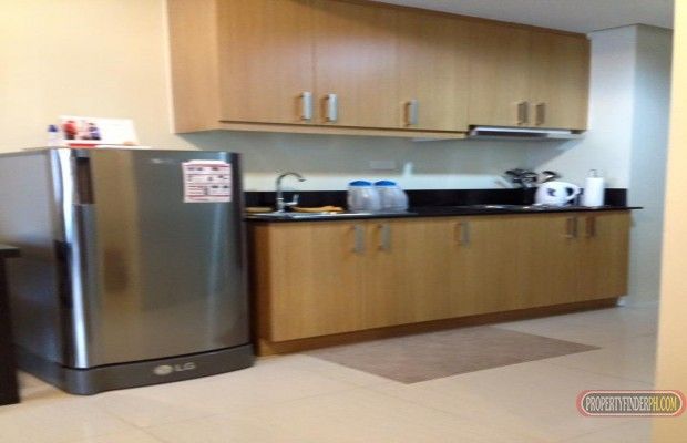 One bedroom fully furnish condo unit facing amenities with balcony. be03