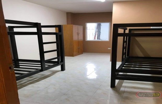 121 East: Newly developed dorm less than 5 minutes from De La Salle. *04