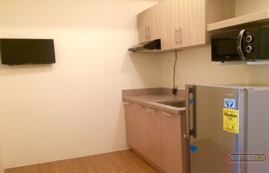 One bedroom condominium with balcony in Makati02