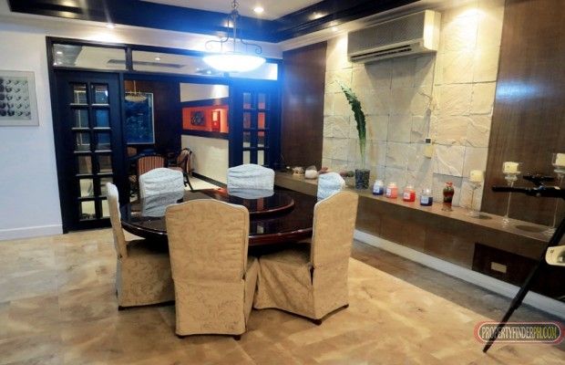 Large Townhouse w/ 3 parking behind N Greenhills nr ICA Xavier03