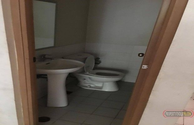Office space in Otis Manila01