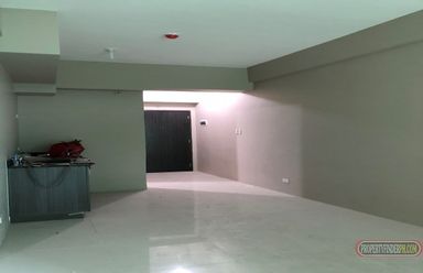 Studio in Symphony Towers 2 for rent02