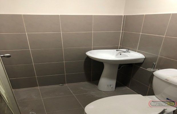 Studio in Symphony Towers 2 for rent03