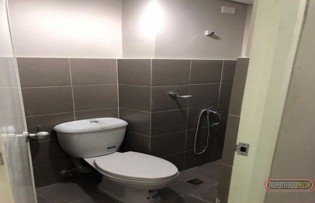 Studio in Symphony Towers 2 for rent04