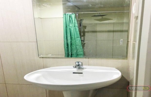"Long term contract : P23,000 ( 6 mos - 1 year )Amenities:- swimming"04