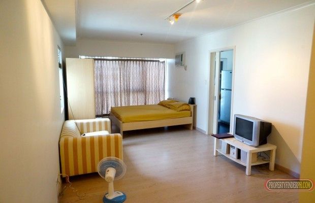 FOR RENT FORT BONIFACIO CONDO 1 Bedroom condo unit with T/B &amp; Wa04
