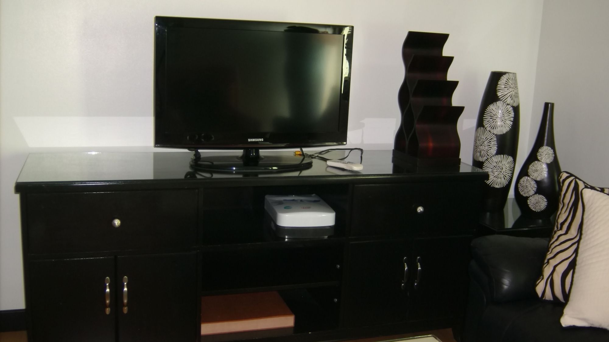 Condo in Makati For Lease04