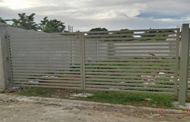 Vacant Lot for Lease with Fence01