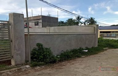 Vacant Lot for Lease with Fence02