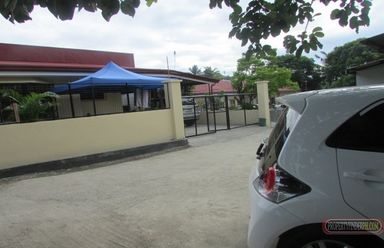 5 bedroom family house3 aircondition rooms3 double garagealong main02