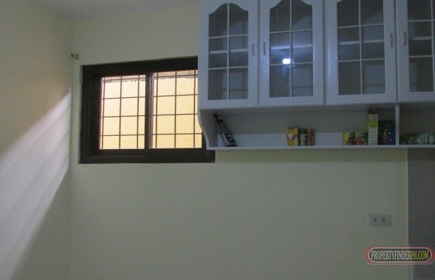 5 bedroom family house3 aircondition rooms3 double garagealong main03