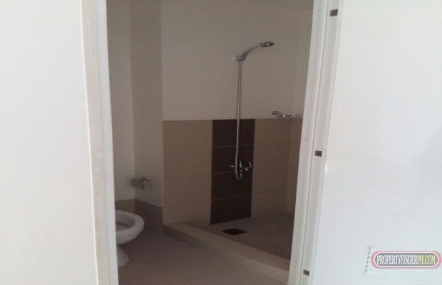 Affordable unfurnished studio type condominium available for rent03