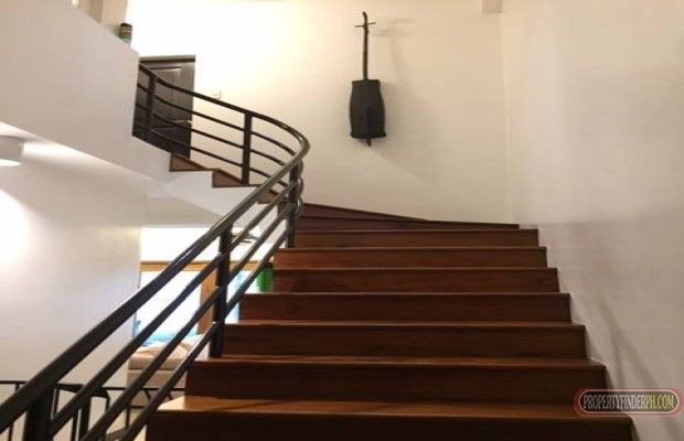 Renovated Fully Furnished Ground Floor Garden Unit 2-BR Bi-Level For L01