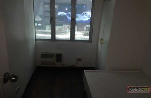 LOOKING FOR BEDSPACER03