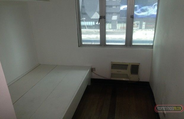 LOOKING FOR BEDSPACER04