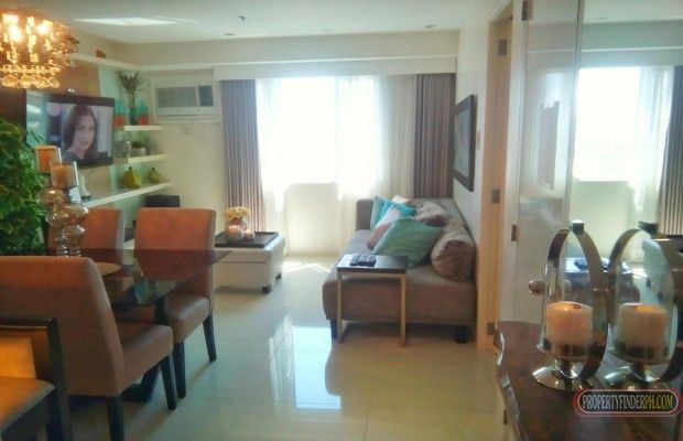 "Hotel-like, fully-furnished 2BR Corner Unit Condo in Gilmore, QC"01