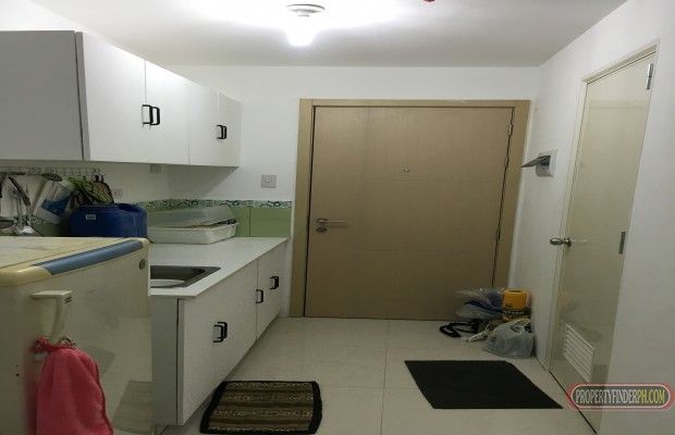 Fully Furnished Condo for rent03