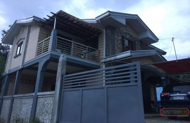 House with Swimming Pool01