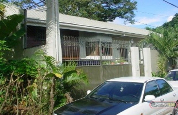 "Semi-Furnished, 1 1/2 Story House on Corner Lot with pool in Bermuda H"01