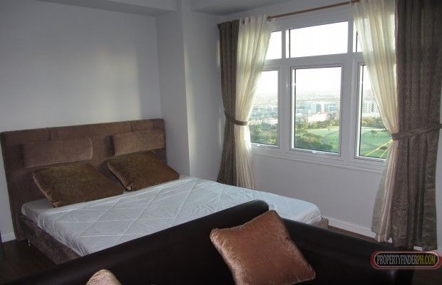 36sqm furnished studio in Meranti Two Serendra BGC for Rent04