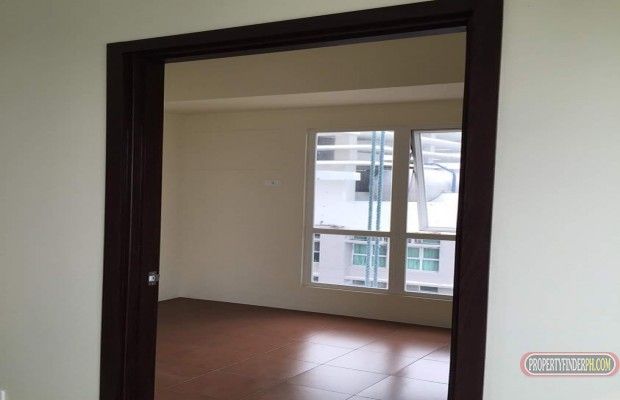 "2 bedroom condo unit in Pioneer, beside Boni MRT Station, in between R"03