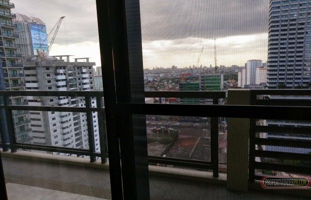 Nicely Designed 3 Bedroom Unit with Parking for Rent at Flair Towers04