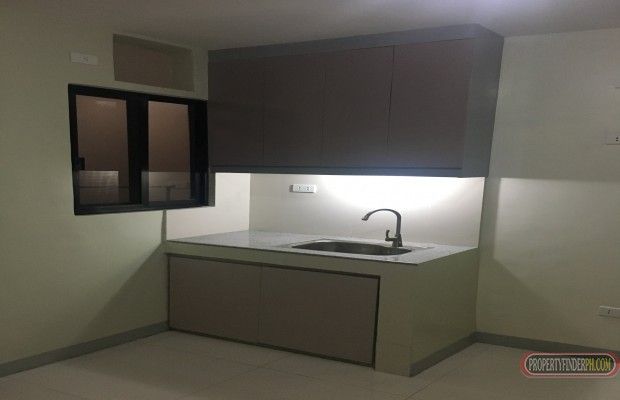 "Studio unit near West Service Road (J&amp;J, Zuellig, etc) Sun Valley,"03