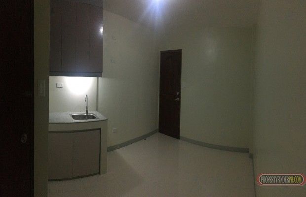 "Studio unit near West Service Road (J&amp;J, Zuellig, etc) Sun Valley,"04