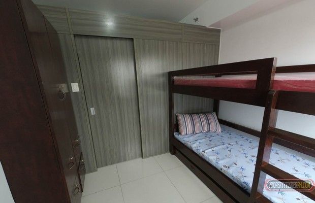 "Newly turned over condo, 1BR for 4 person fully furnished."03