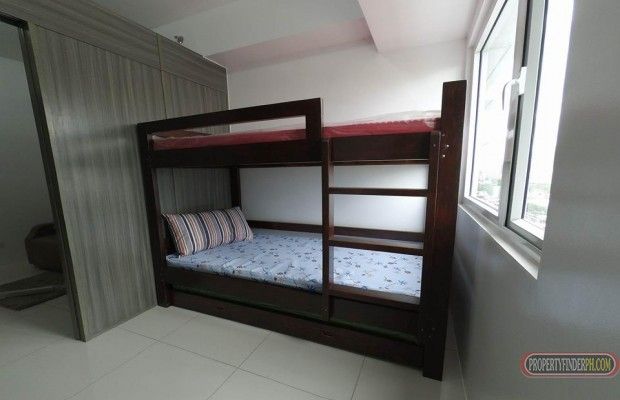 "Newly turned over condo, 1BR for 4 person fully furnished."04