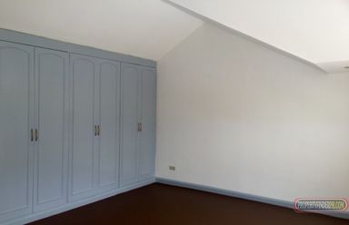Newly Renovated Town House 5 bedrooms in Quezon City02